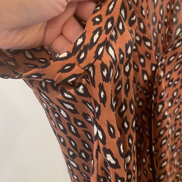 W5 Womens Abstract V Neck Short Surplice Top Blouse Black Brown Size Large - Picture 3 of 5